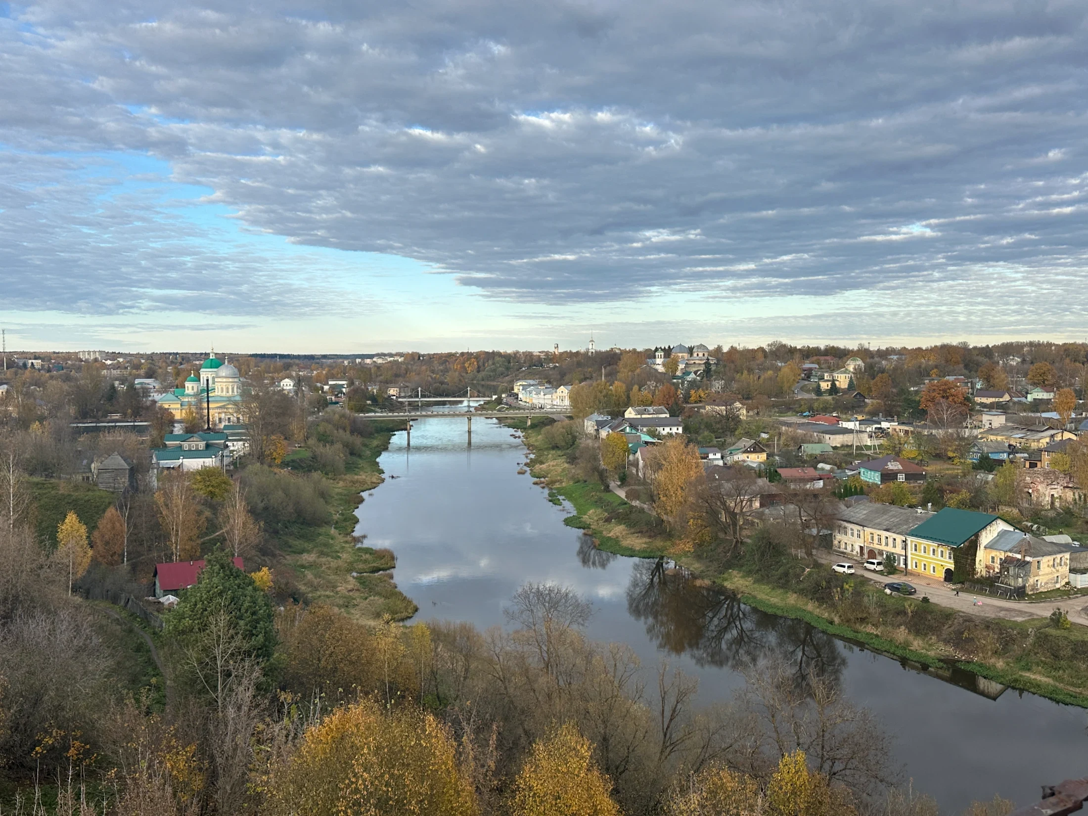 Восстановительный кэмп в Торжке. Термы, йога и осенняя роскошь застывшей истории.